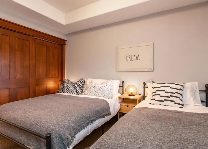 Modern Riverstone Condo With Grand Deck - Steps To Shops, Restaurants, Trails And River
